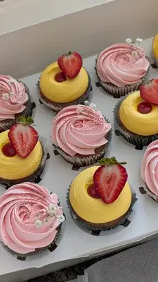 Strawberry Lemonade Cupcakes