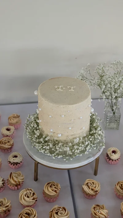 Pearls and Baby's Breath - 6 Inch 3 Layer