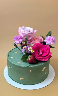 Clean Floral Cake