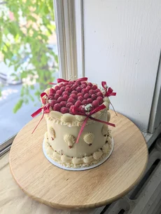 Raspberry Lambeth Cake