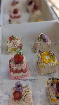 Miniature Guest Cakes